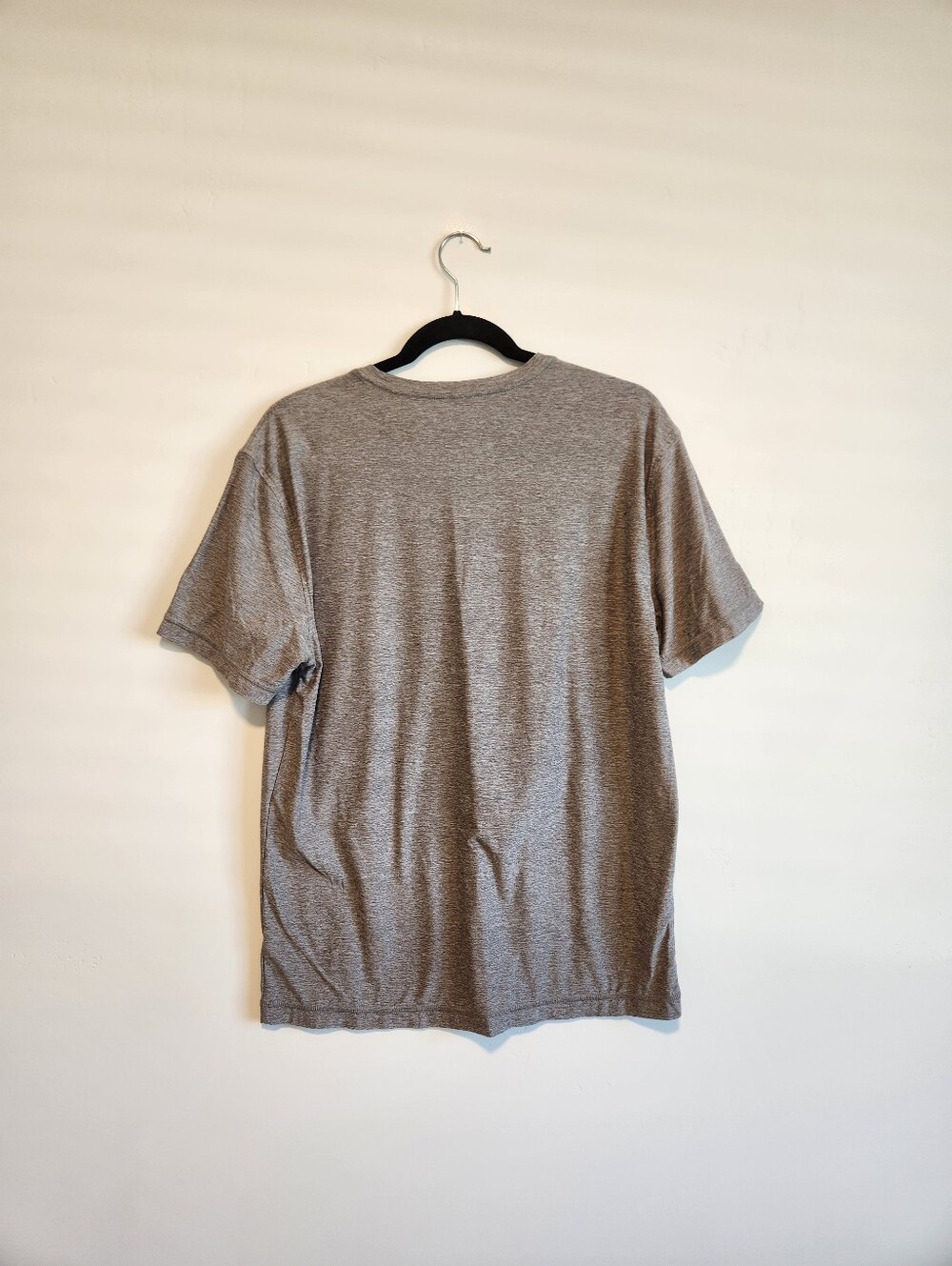 Vuori Strato Tech Men’s Tee Size Medium - Picture 2 of 5